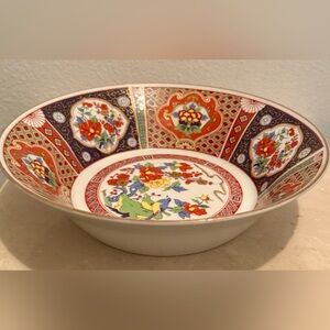 Japanese Imari porcelain bowl w/traditional bird flower medallions gold trim.